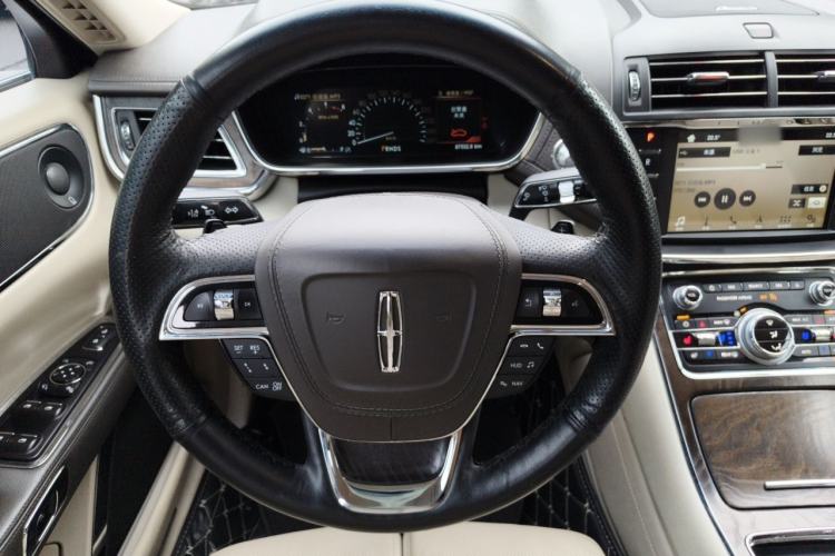 Used Lincoln Continental 2018 2.0T Two-Wheel Drive Prestige Edition Steering Wheel