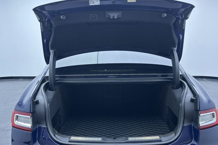 Used Lincoln Continental 2018 3.0T Four-Wheel Drive Prestige Edition Trunk