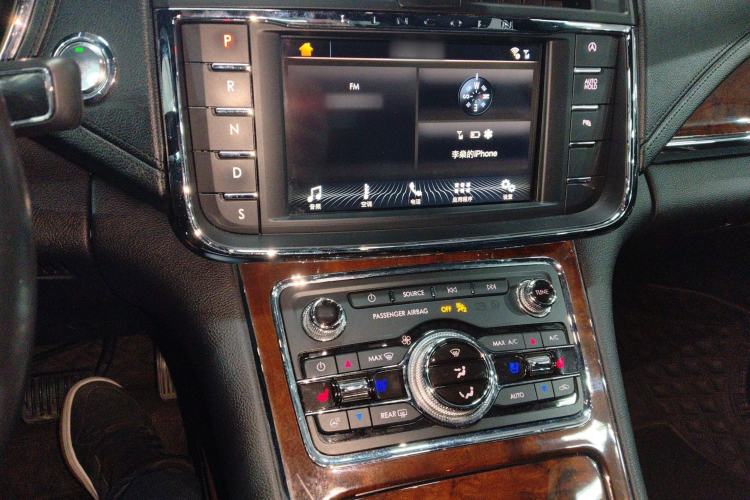 Used Lincoln Continental 2018 2.0T Two-Wheel Drive Deluxe Edition Audio And AC Panel