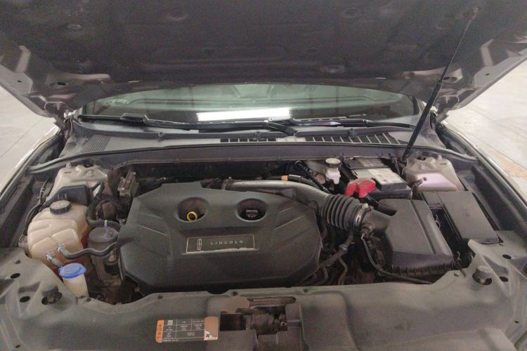 Used Lincoln Continental 2018 2.0T Two-Wheel Drive Deluxe Edition Engine Bay