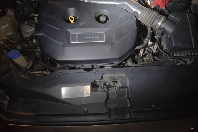 Used Lincoln Continental 2018 2.0T Two-Wheel Drive Prestige Edition Engine Bay
