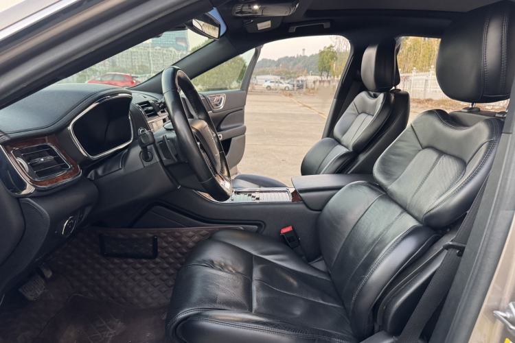 Used Lincoln Continental 2018 2.0T Two-Wheel Drive Deluxe Edition Interior 1
