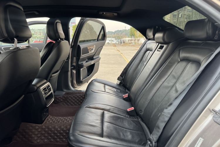 Used Lincoln Continental 2018 2.0T Two-Wheel Drive Deluxe Edition Interior 2