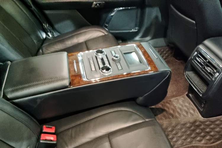 Used Lincoln Continental 2018 2.0T Two-Wheel Drive Deluxe Edition Interior 5