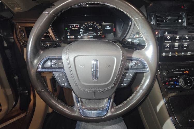 Used Lincoln Continental 2018 2.0T Two-Wheel Drive Prestige Edition Steering Wheel