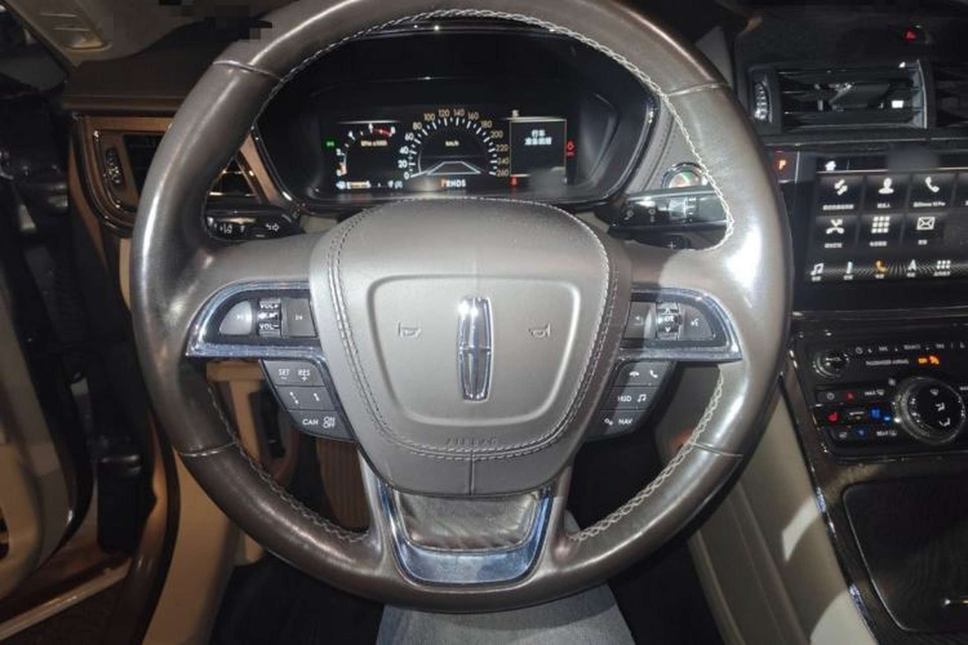 Used Lincoln Continental 2018 2.0T Two-Wheel Drive Prestige Edition Steering Wheel