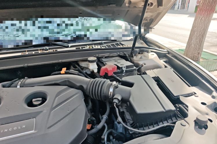 Used Lincoln Continental 2018 2.0T Two-Wheel Drive Deluxe Edition Engine Bay Left