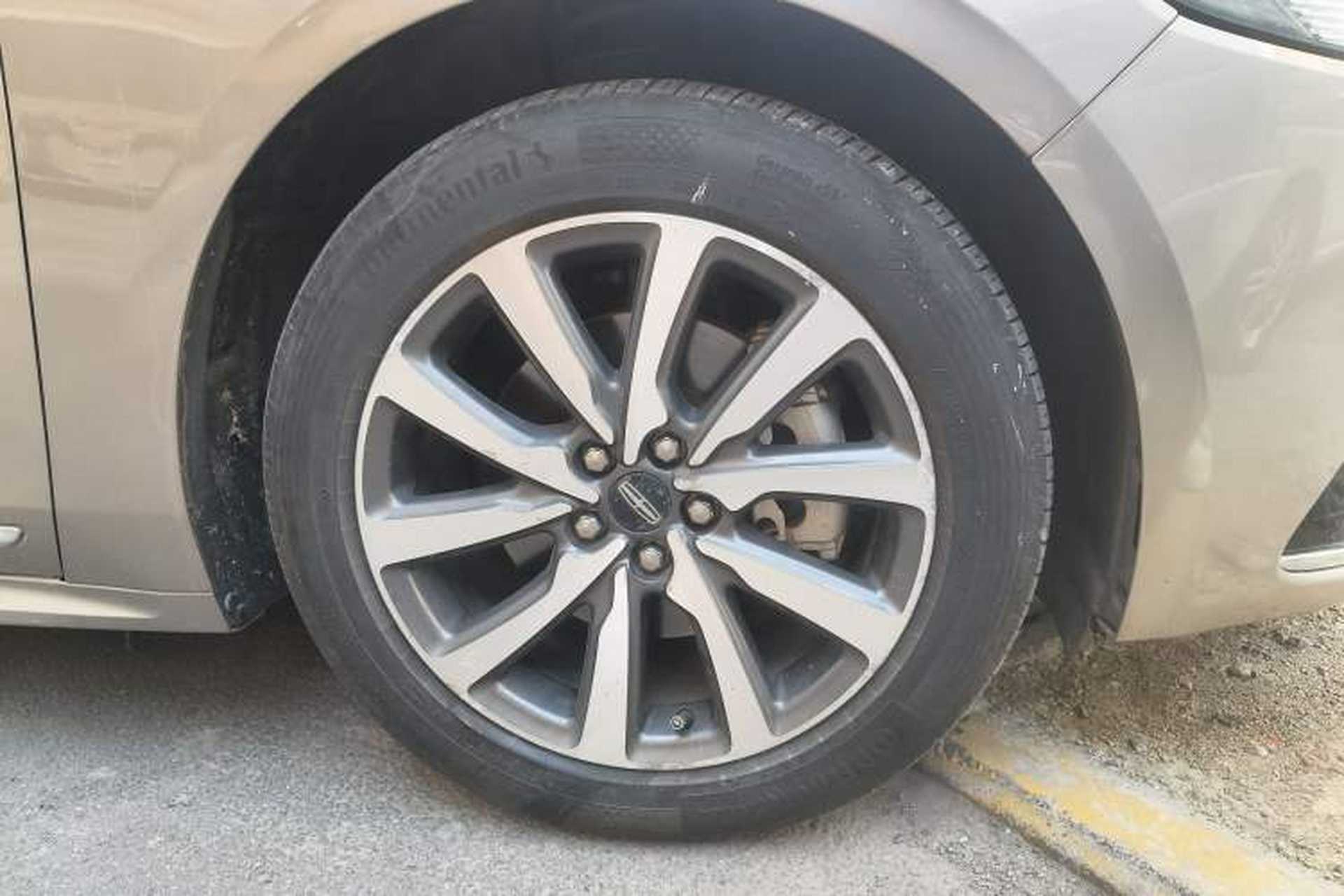 Used Lincoln Continental 2018 2.0T Two-Wheel Drive Zunyue Edition Right Front Wheel Hub