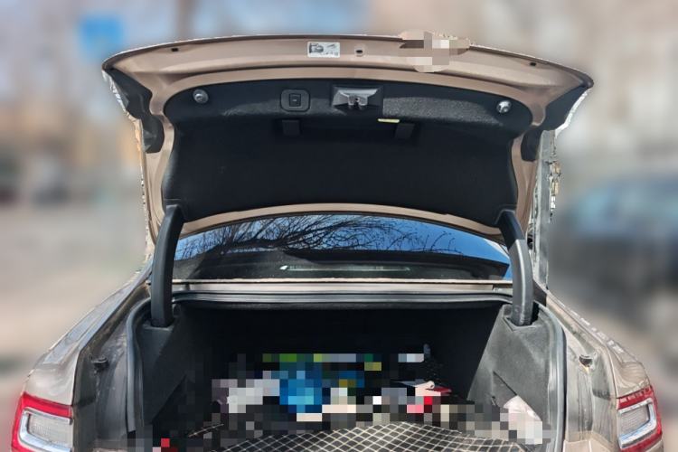 Used Lincoln Continental 2018 2.0T Two-Wheel Drive Deluxe Edition Trunk
