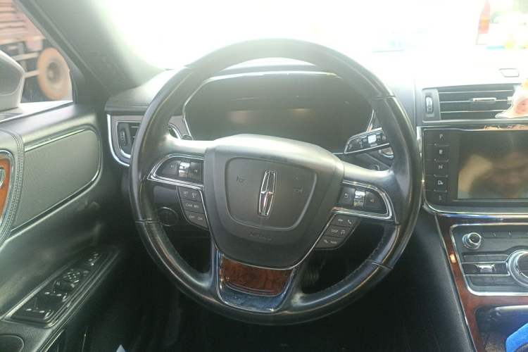Used Lincoln Continental 2018 2.0T Two-Wheel Drive Deluxe Edition Steering Wheel