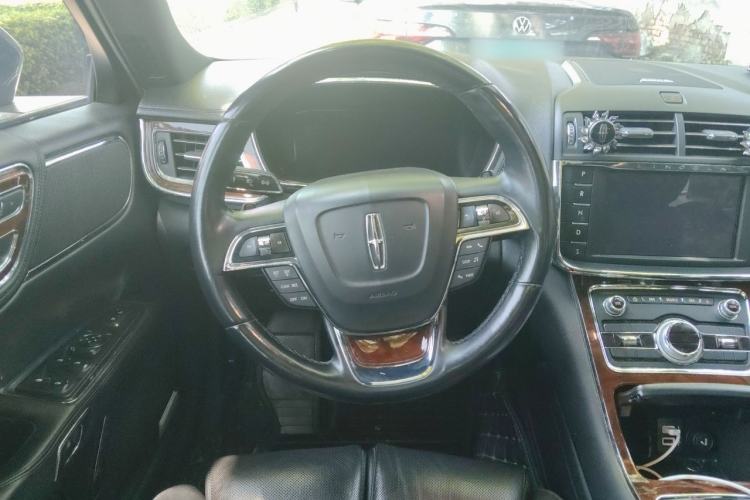 Used Lincoln Continental 2018 2.0T Two-Wheel Drive Luxury Edition Steering Wheel