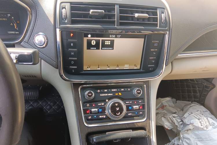 Used Lincoln Continental 2018 3.0T Four-Wheel Drive Prestige Edition Audio And AC Panel