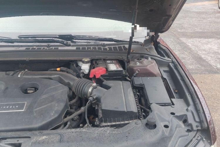Used Lincoln Continental 2018 2.0T Two-Wheel Drive Zunyue Edition Engine Bay Left