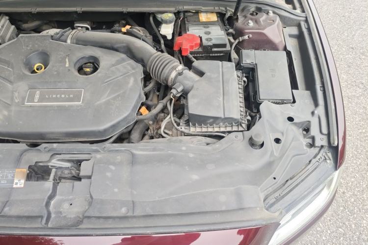 Used Lincoln Continental 2018 2.0T Two-Wheel Drive Deluxe Edition Engine Bay Left