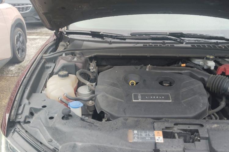 Used Lincoln Continental 2018 2.0T Two-Wheel Drive Zunyue Edition Engine Bay Right
