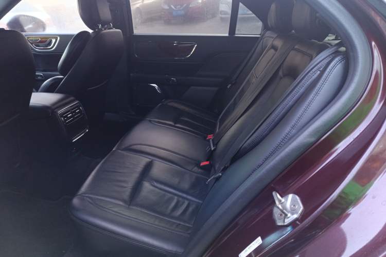 Used Lincoln Continental 2018 2.0T Two-Wheel Drive Deluxe Edition Left Rear Seat