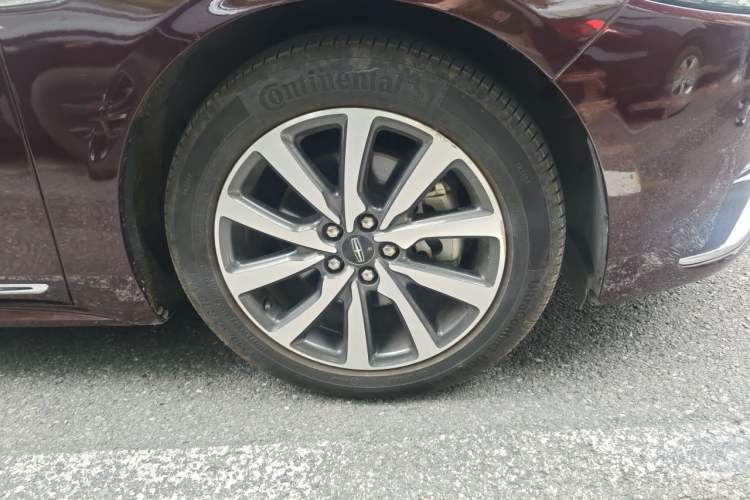Used Lincoln Continental 2018 2.0T Two-Wheel Drive Deluxe Edition Right Front Wheel Hub