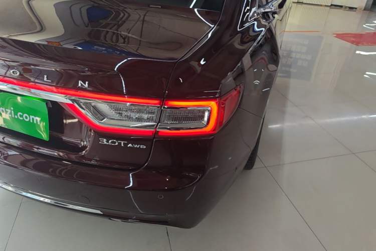 Used Lincoln Continental 2018 3.0T Four-Wheel Drive Prestige Edition Right Rear Taillight