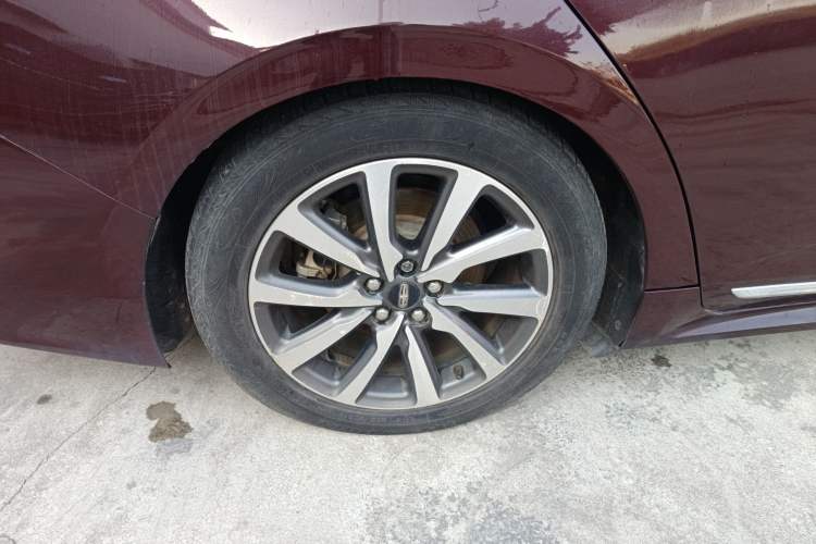 Used Lincoln Continental 2018 2.0T Two-Wheel Drive Deluxe Edition Right Rear Wheel Hub