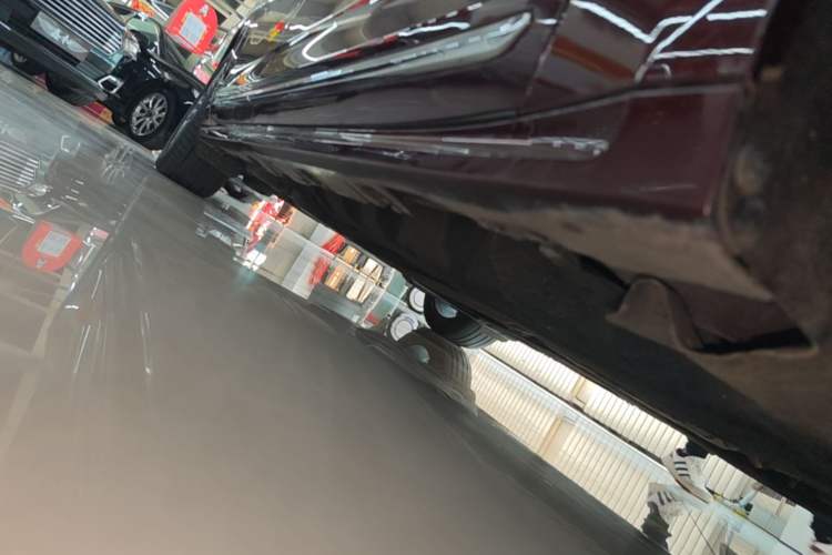 Used Lincoln Continental 2018 3.0T Four-Wheel Drive Prestige Edition Right Side Sill