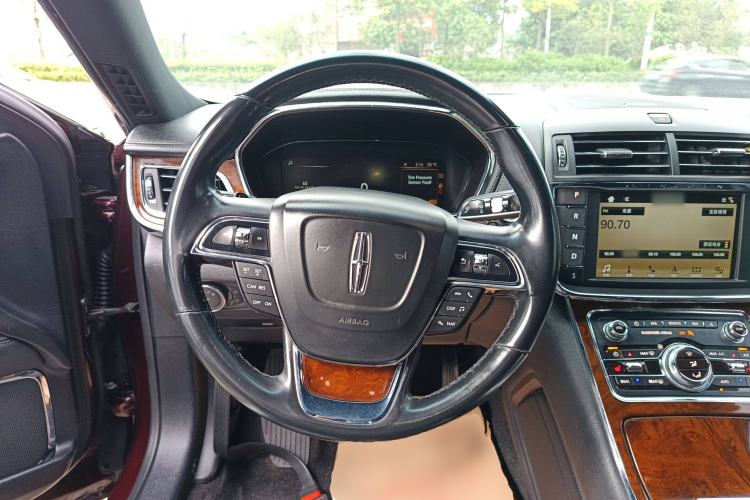 Used Lincoln Continental 2018 2.0T Two-Wheel Drive Deluxe Edition Steering Wheel