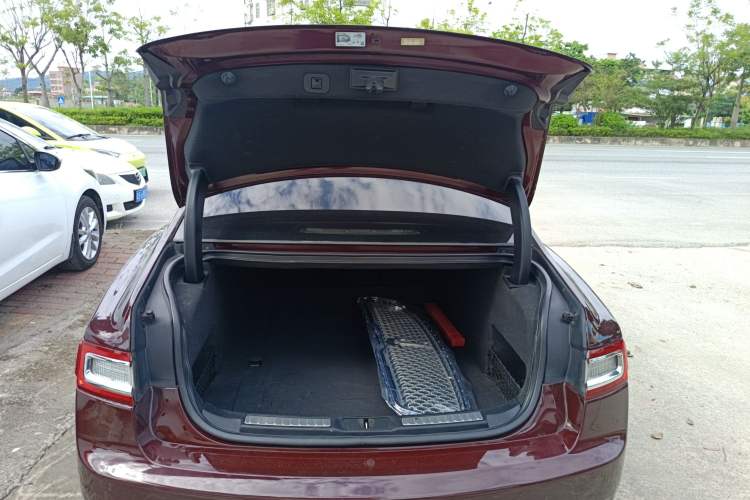 Used Lincoln Continental 2018 2.0T Two-Wheel Drive Deluxe Edition Trunk