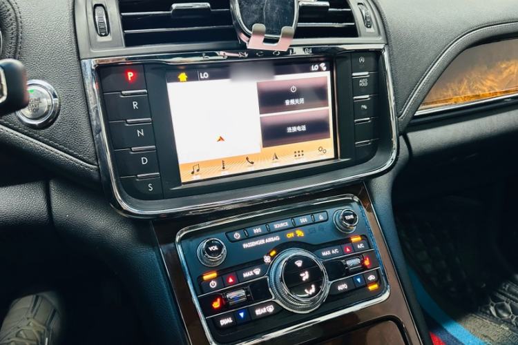 Used Lincoln Continental 2018 2.0T Two-Wheel Drive Deluxe Edition Audio And AC Panel
