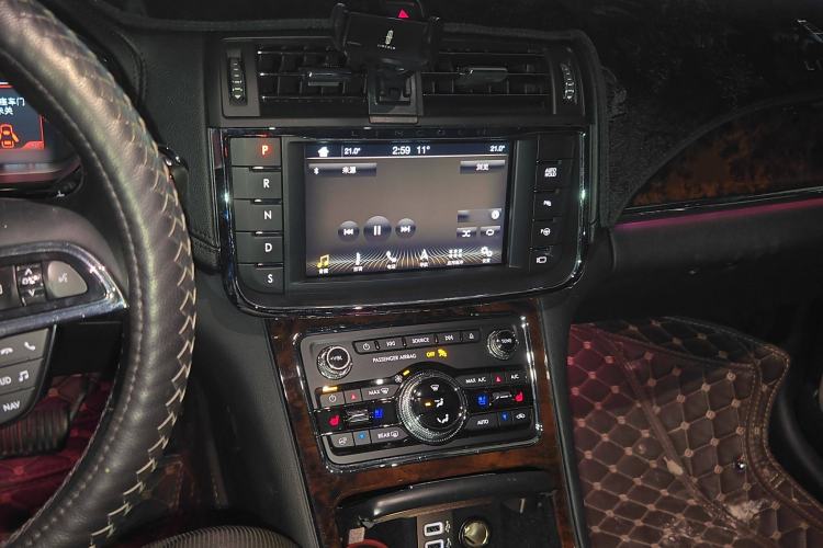 Used Lincoln Continental 2018 3.0T Four-Wheel Drive Prestige Edition Audio And AC Panel