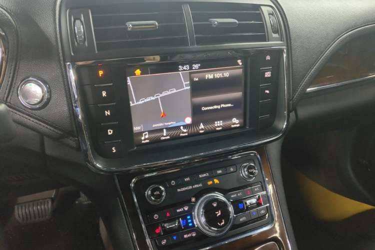 Used Lincoln Continental 2018 2.0T Two-Wheel Drive Luxury Edition Audio And AC Panel