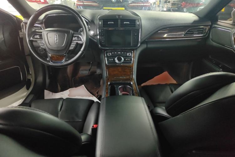 Used Lincoln Continental 2018 2.0T Two-Wheel Drive Luxury Edition Center Console