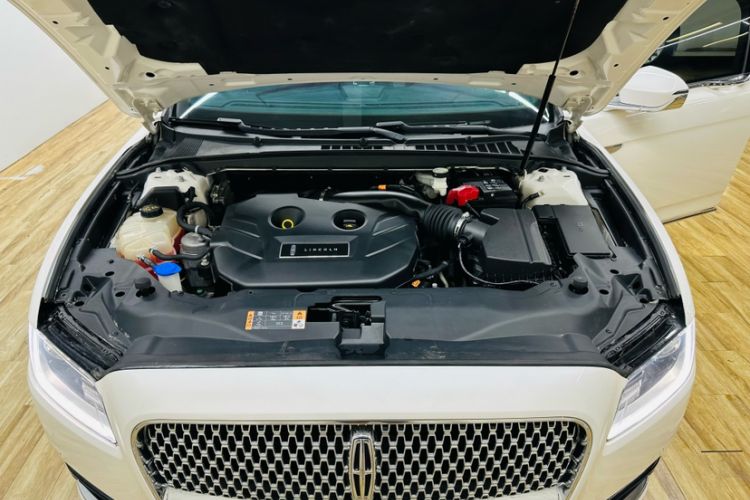 Used Lincoln Continental 2018 2.0T Two-Wheel Drive Deluxe Edition Engine Bay