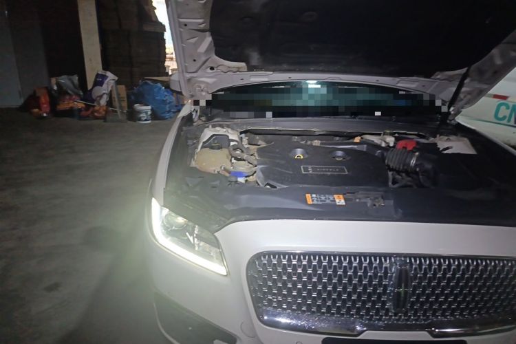 Used Lincoln Continental 2018 2.0T Two-Wheel Drive Deluxe Edition Engine Bay Right