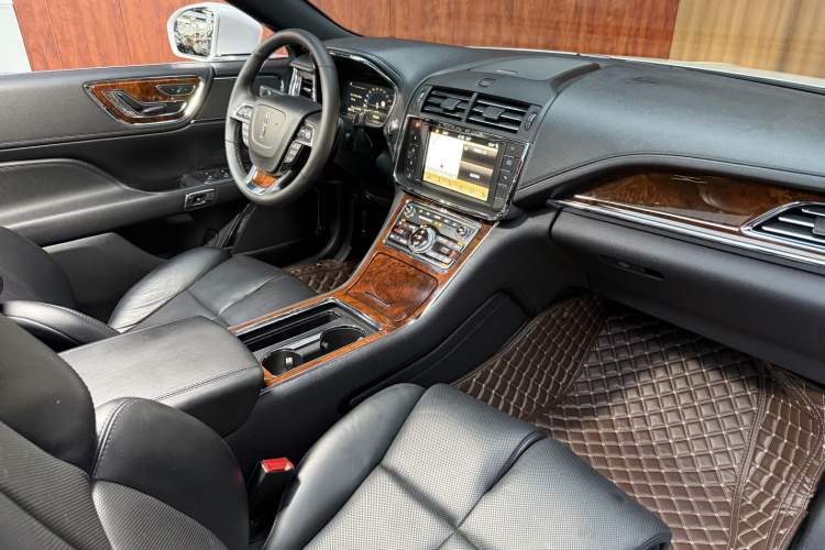 Used Lincoln Continental 2018 2.0T Two-Wheel Drive Deluxe Edition Interior 12