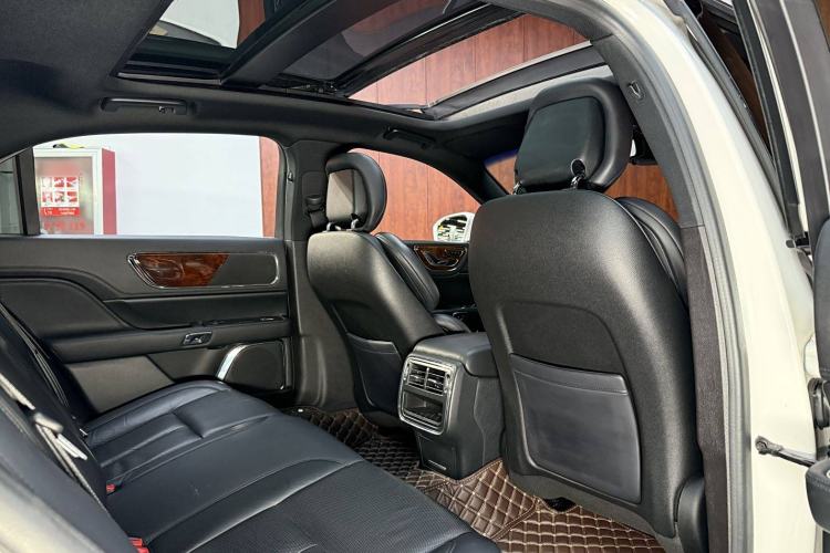 Used Lincoln Continental 2018 2.0T Two-Wheel Drive Deluxe Edition Interior 13