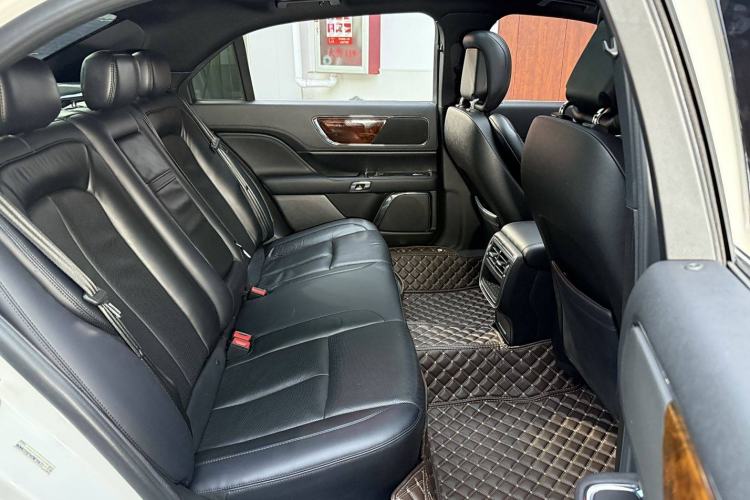 Used Lincoln Continental 2018 2.0T Two-Wheel Drive Deluxe Edition Interior 3