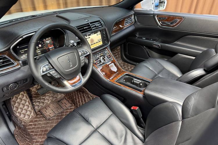 Used Lincoln Continental 2018 2.0T Two-Wheel Drive Deluxe Edition Interior 4