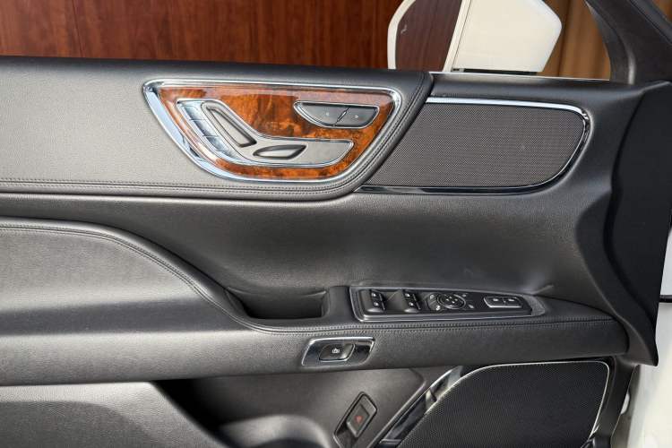 Used Lincoln Continental 2018 2.0T Two-Wheel Drive Deluxe Edition Interior 7