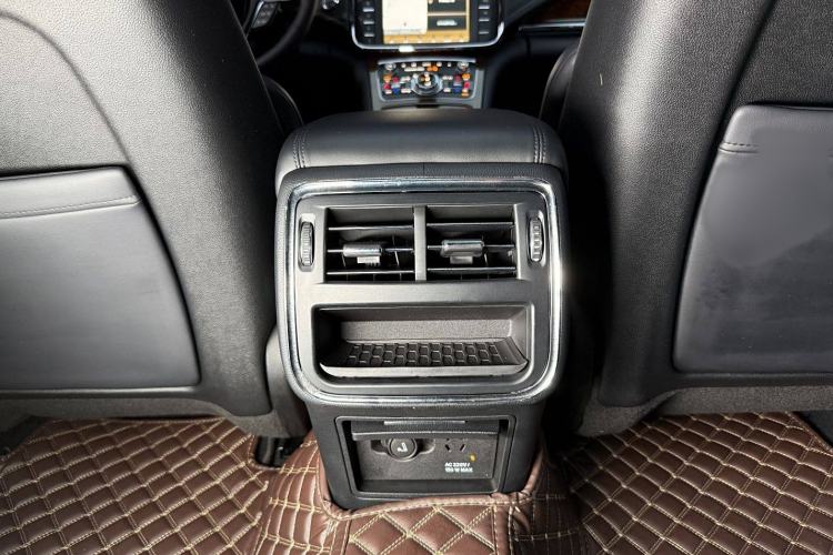 Used Lincoln Continental 2018 2.0T Two-Wheel Drive Deluxe Edition Interior 9