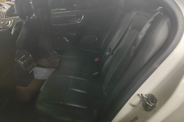 Used Lincoln Continental 2018 2.0T Two-Wheel Drive Luxury Edition Left Rear Seat