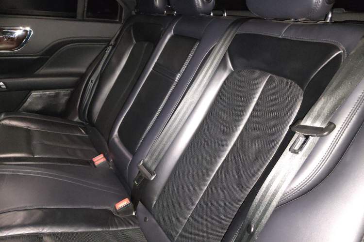 Used Lincoln Continental 2018 2.0T Two-Wheel Drive Deluxe Edition Left Rear Seat