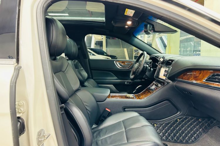Used Lincoln Continental 2018 2.0T Two-Wheel Drive Deluxe Edition Right Front Seat