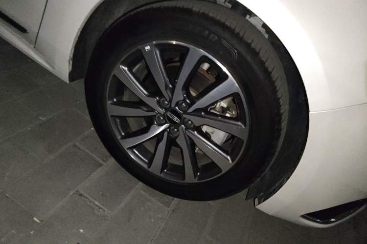 Used Lincoln Continental 2018 2.0T Two-Wheel Drive Deluxe Edition Right Front Wheel Hub