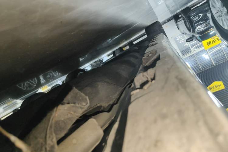 Used Lincoln Continental 2018 2.0T Two-Wheel Drive Luxury Edition Right Side Sill