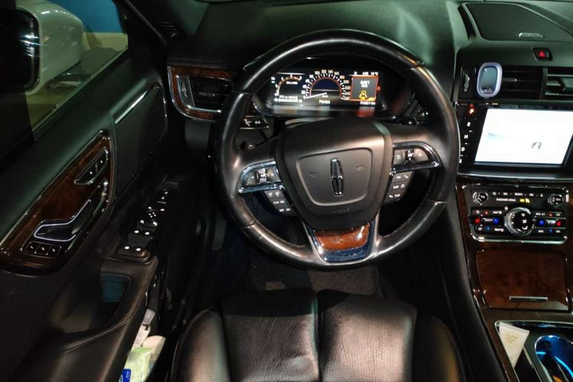 Used Lincoln Continental 2018 2.0T Two-Wheel Drive Luxury Edition Steering Wheel