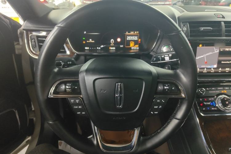 Used Lincoln Continental 2018 2.0T Two-Wheel Drive Luxury Edition Steering Wheel