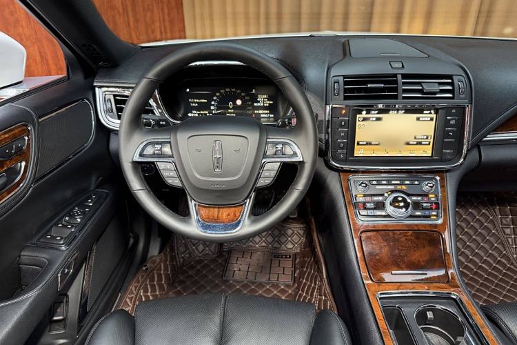 Used Lincoln Continental 2018 2.0T Two-Wheel Drive Deluxe Edition Steering Wheel