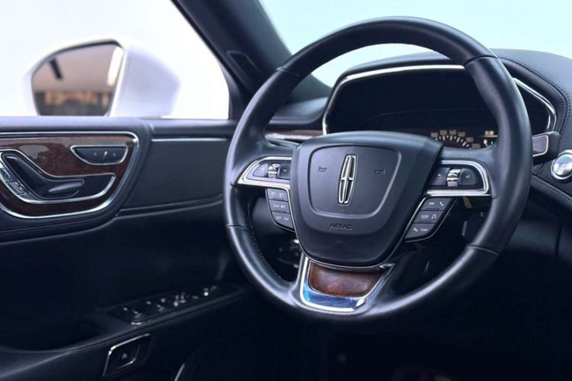 Used Lincoln Continental 2018 2.0T Two-Wheel Drive Deluxe Edition Steering Wheel