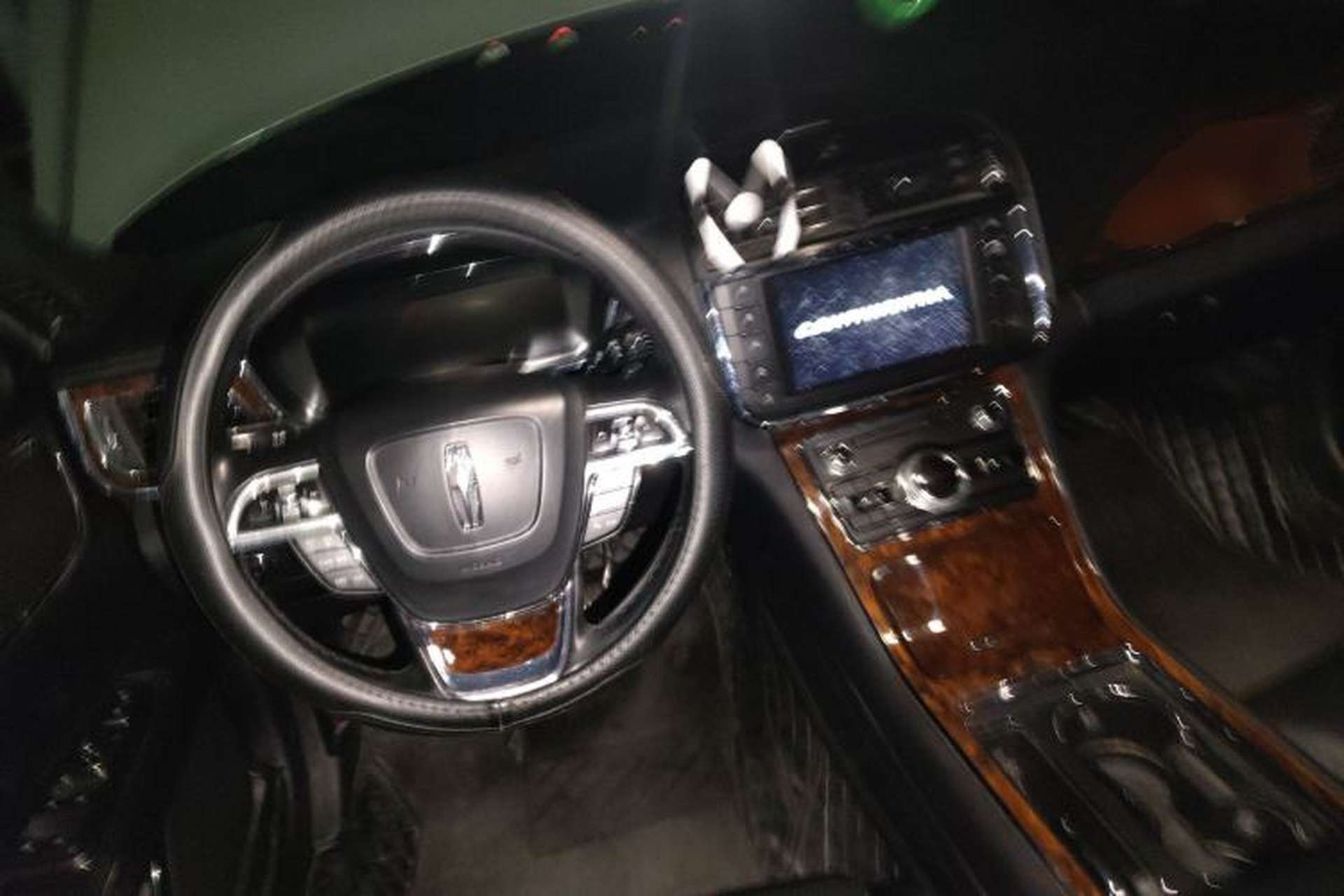 Used Lincoln Continental 2018 2.0T Two-Wheel Drive Deluxe Edition Steering Wheel