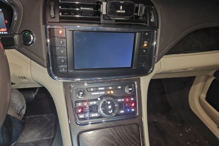 Used Lincoln Continental 2019 2.0T Two-Wheel Drive Luxury Edition China VI Standard Audio And AC Panel