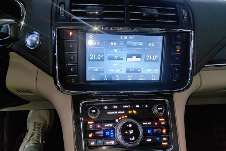 Used Lincoln Continental 2019 2.0T Two-Wheel Drive Prestige Version China VI Standard Audio And AC Panel